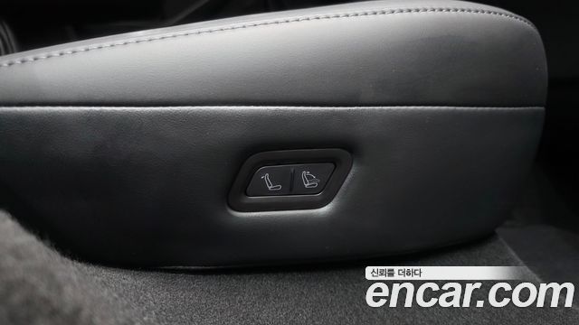 Tesla Model Y 2025 — photo 22