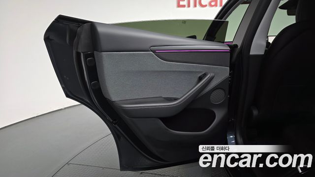 Tesla Model Y 2025 — photo 13