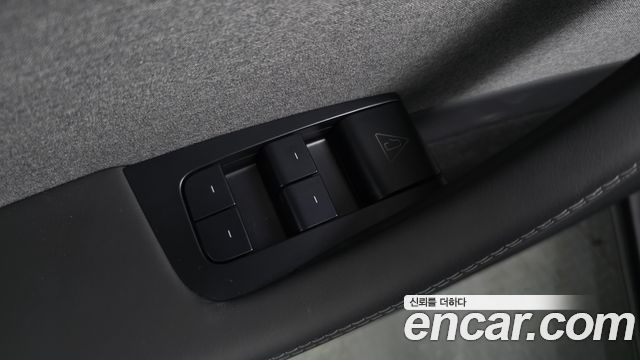 Tesla Model Y 2025 — photo 25