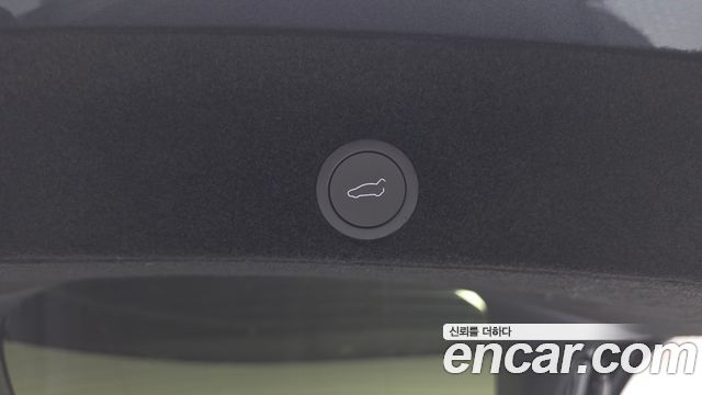 Tesla Model Y 2025 — photo 28