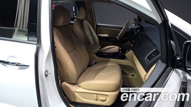 Kia Canival 2019 — photo 17