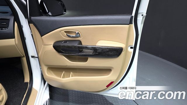Kia Canival 2019 — photo 15