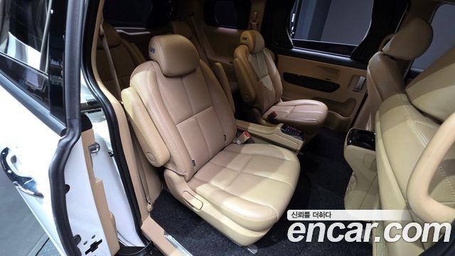 Kia Canival 2019 — photo 16