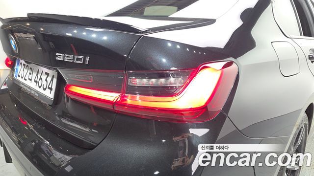 BMW 3-Series 2023 — photo 9