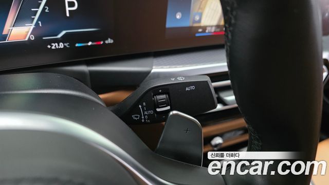 BMW 3-Series 2023 — photo 30