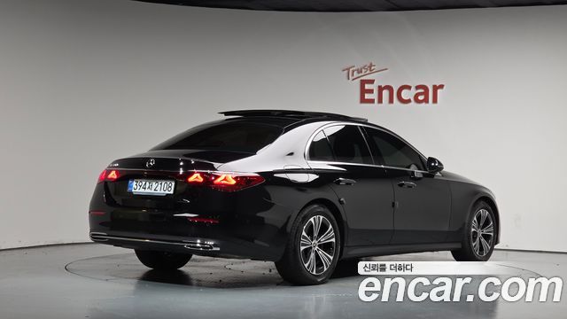 Mercedes-Benz E-Class 2025 — photo 2
