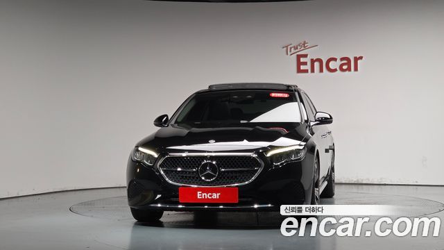 Mercedes-Benz E-Class 2025 — photo 3