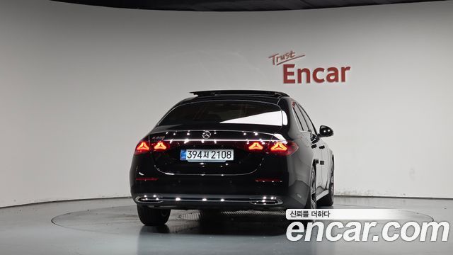 Mercedes-Benz E-Class 2025 — photo 4