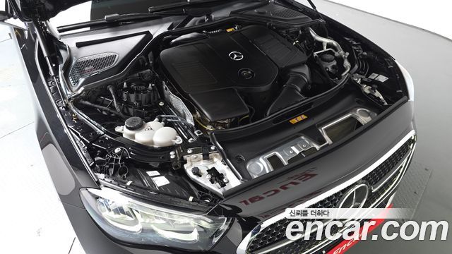 Mercedes-Benz E-Class 2025 — photo 6
