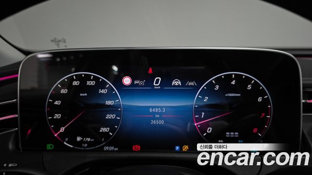 Mercedes-Benz E-Class 2025 — photo 11