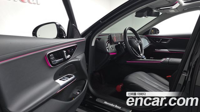 Mercedes-Benz E-Class 2025 — photo 13