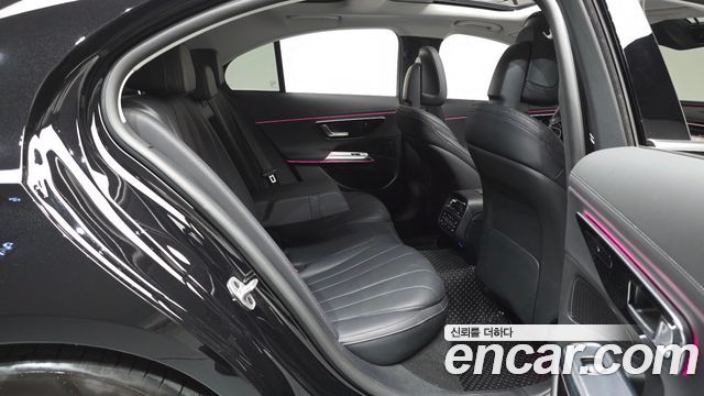 Mercedes-Benz E-Class 2025 — photo 17