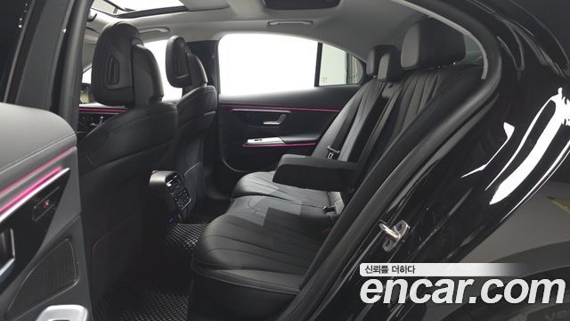 Mercedes-Benz E-Class 2025 — photo 18