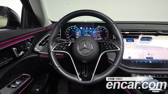 Mercedes-Benz E-Class 2025 — photo 19