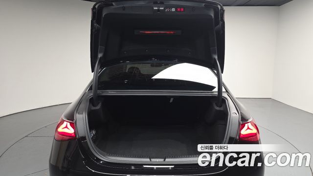 Mercedes-Benz E-Class 2025 — photo 26