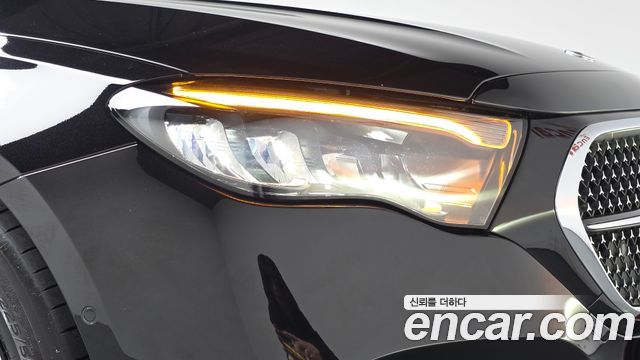 Mercedes-Benz E-Class 2025 — photo 8