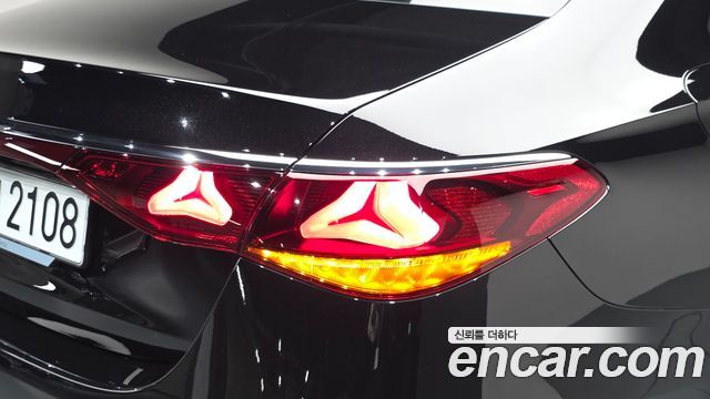 Mercedes-Benz E-Class 2025 — photo 9