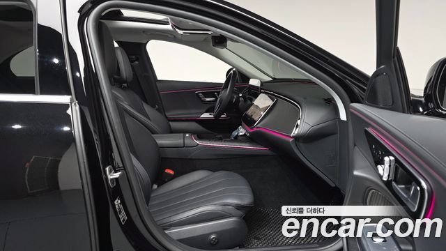 Mercedes-Benz E-Class 2025 — photo 16