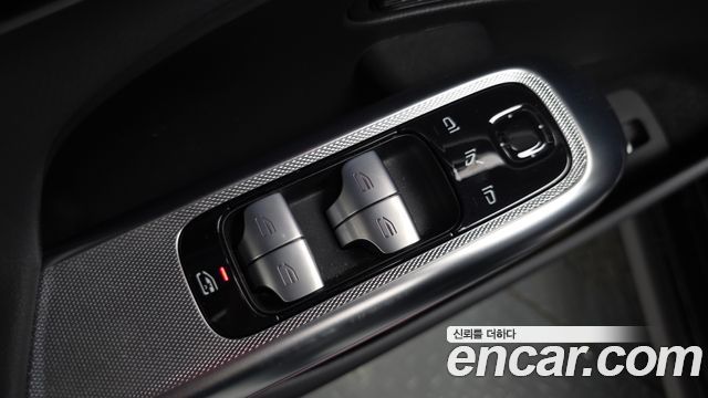Mercedes-Benz E-Class 2025 — photo 30