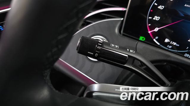 Mercedes-Benz E-Class 2025 — photo 35