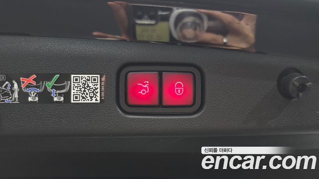 Mercedes-Benz E-Class 2025 — photo 36