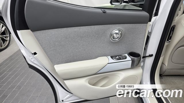 Genesis GV60 2022 — photo 15