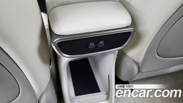 Genesis GV60 2022 — photo 32