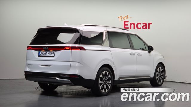 Kia Canival 2023 — photo 2