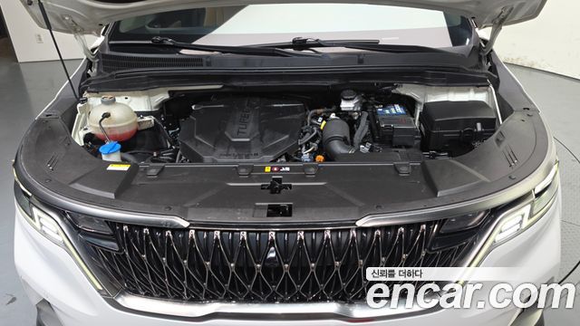 Kia Canival 2023 — photo 6