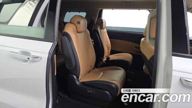 Kia Canival 2023 — photo 17