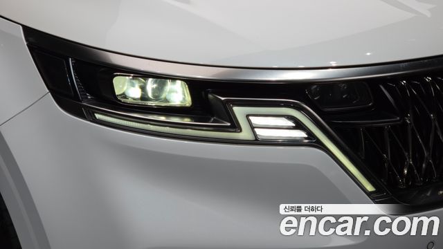 Kia Canival 2023 — photo 8