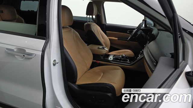 Kia Canival 2023 — photo 16