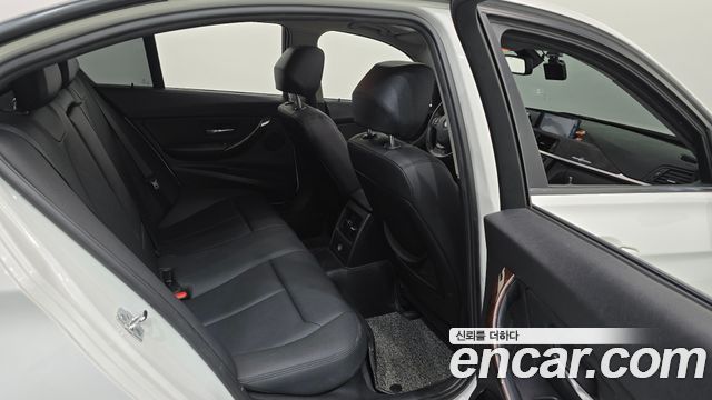 BMW 3-Series 2012 — photo 11