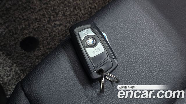 BMW 3-Series 2012 — photo 17