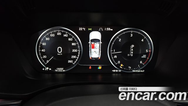 Volvo XC60 2019 — photo 8
