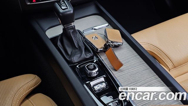 Volvo XC60 2019 — photo 9