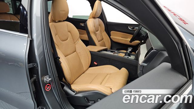 Volvo XC60 2019 — photo 10
