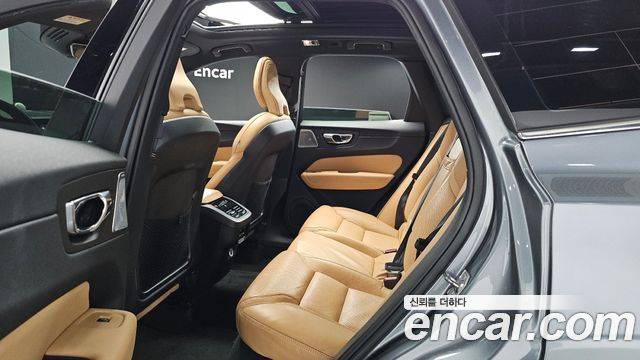 Volvo XC60 2019 — photo 12