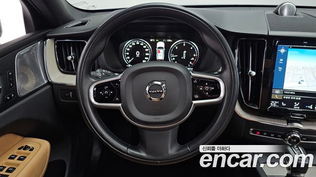 Volvo XC60 2019 — photo 13