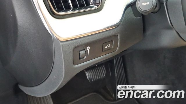 Volvo XC60 2019 — photo 14