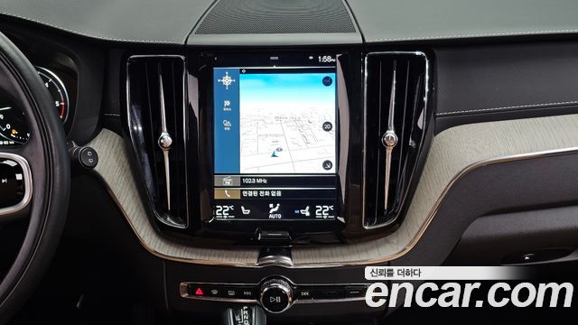 Volvo XC60 2019 — photo 15