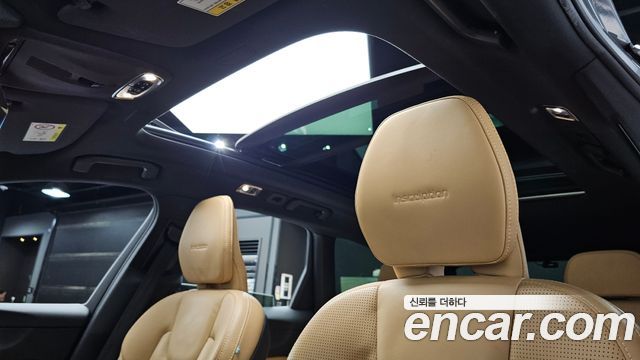 Volvo XC60 2019 — photo 19