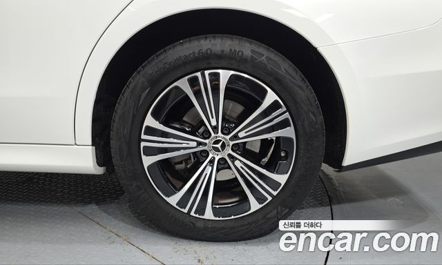 Mercedes-Benz E-Class 2026 — photo 7
