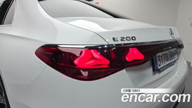 Mercedes-Benz E-Class 2026 — photo 9