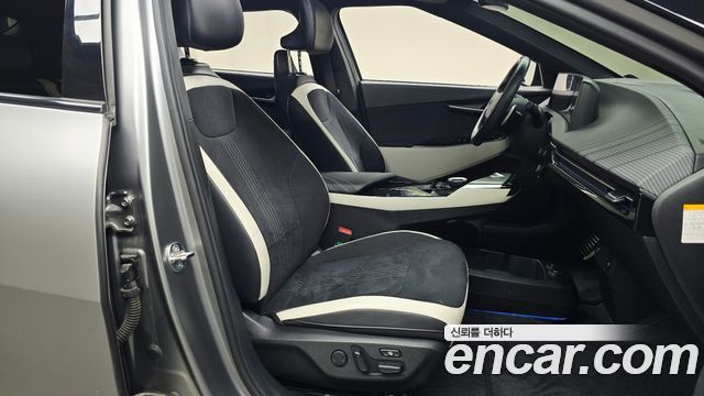 Kia EV6 2023 — photo 16