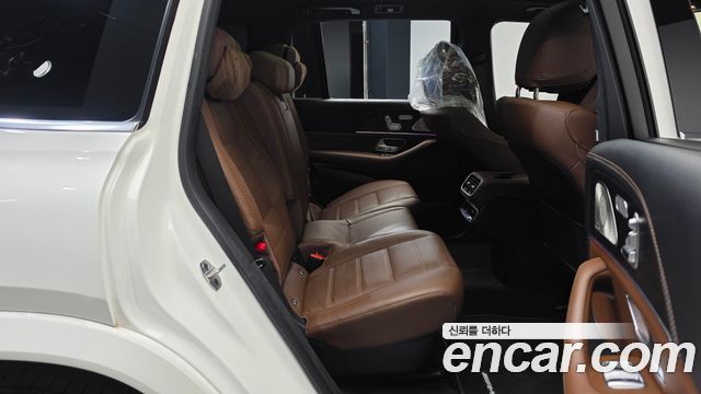 Mercedes-Benz GLS-Class 2025 — photo 12