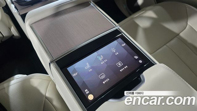 Land Rover Range Rover 2025 — photo 18