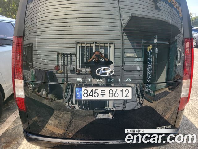 Hyundai Staria 2022 — photo 3