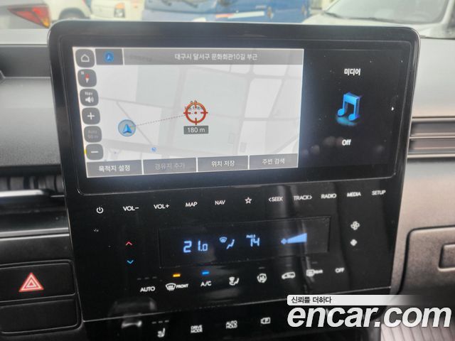 Hyundai Staria 2022 — photo 8