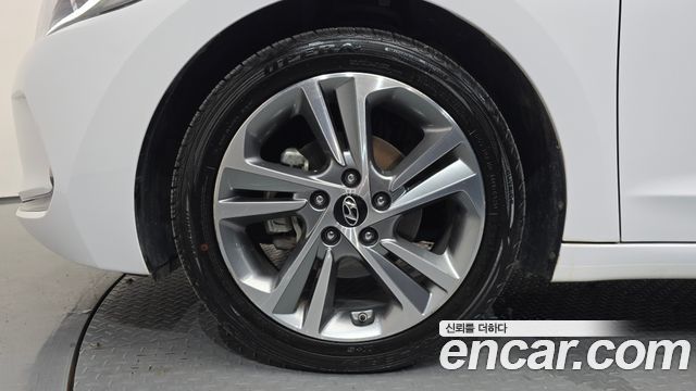 Hyundai AVANTE 2018 — photo 5